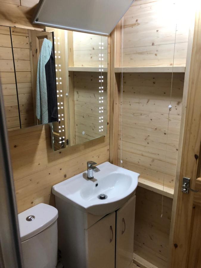 Cosy Garden Log Cabin Солсбъри Екстериор снимка